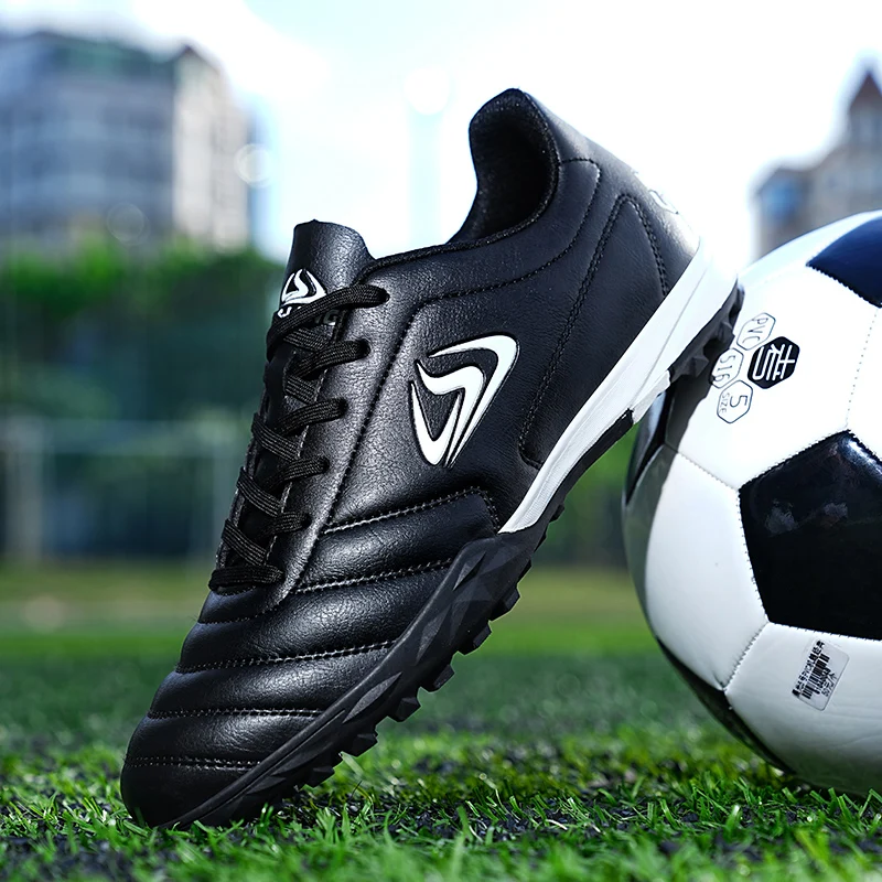 New Men Football Boots Outdoor Soccer Shoes TF FG Grass Cleats Comfortable Training Shoes Match Futsal Breathable Sport Indoor
