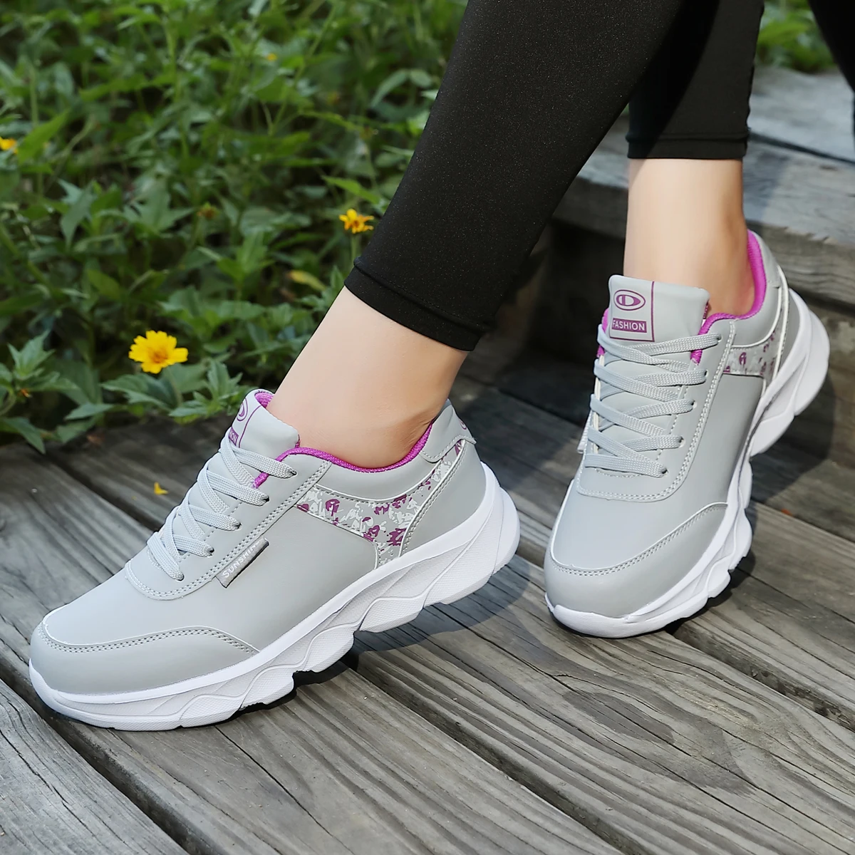 Women's Lightweight Lace-Up Casual Running Shoes, All Season Sneakers for Students Work Travel Outdoor Sports