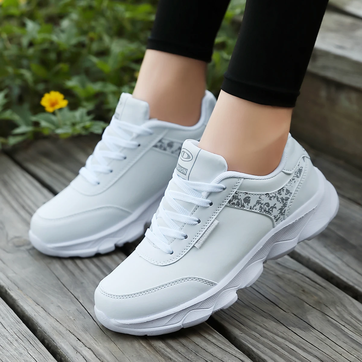 Women's Lightweight Lace-Up Casual Running Shoes, All Season Sneakers for Students Work Travel Outdoor Sports