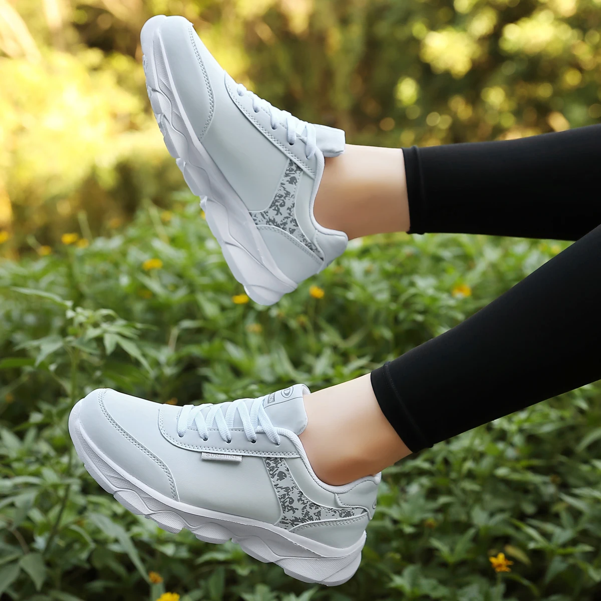 Women's Lightweight Lace-Up Casual Running Shoes, All Season Sneakers for Students Work Travel Outdoor Sports