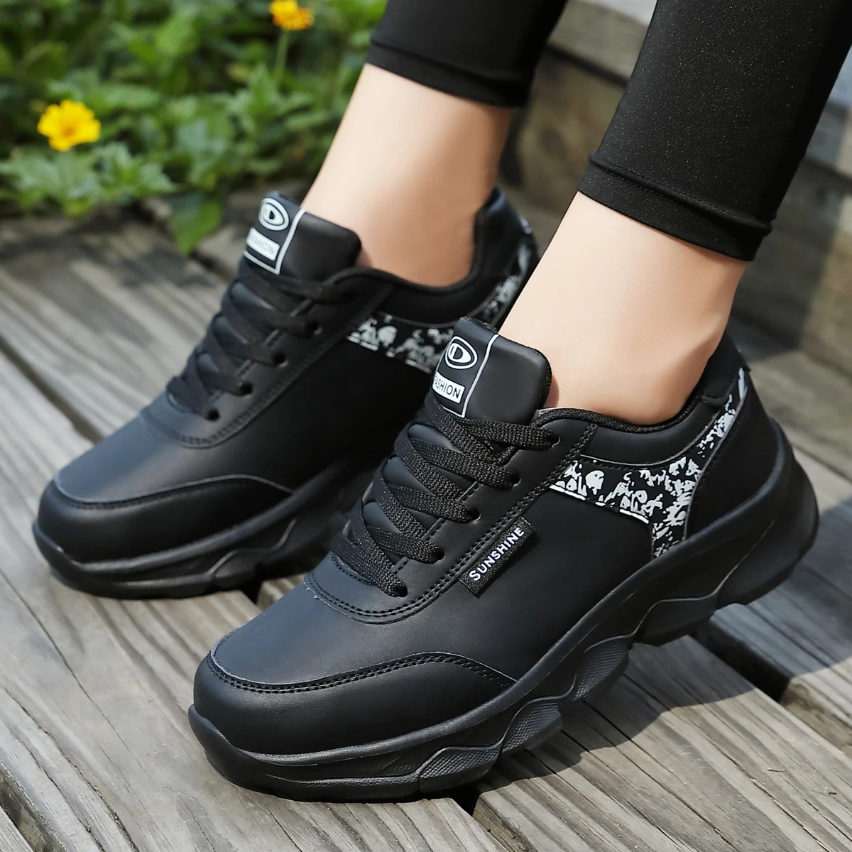 Women's Lightweight Lace-Up Casual Running Shoes, All Season Sneakers for Students Work Travel Outdoor Sports