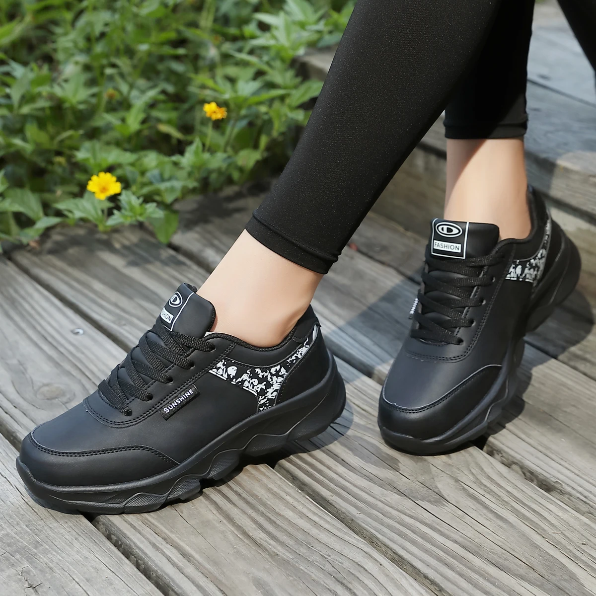 Women's Lightweight Lace-Up Casual Running Shoes, All Season Sneakers for Students Work Travel Outdoor Sports
