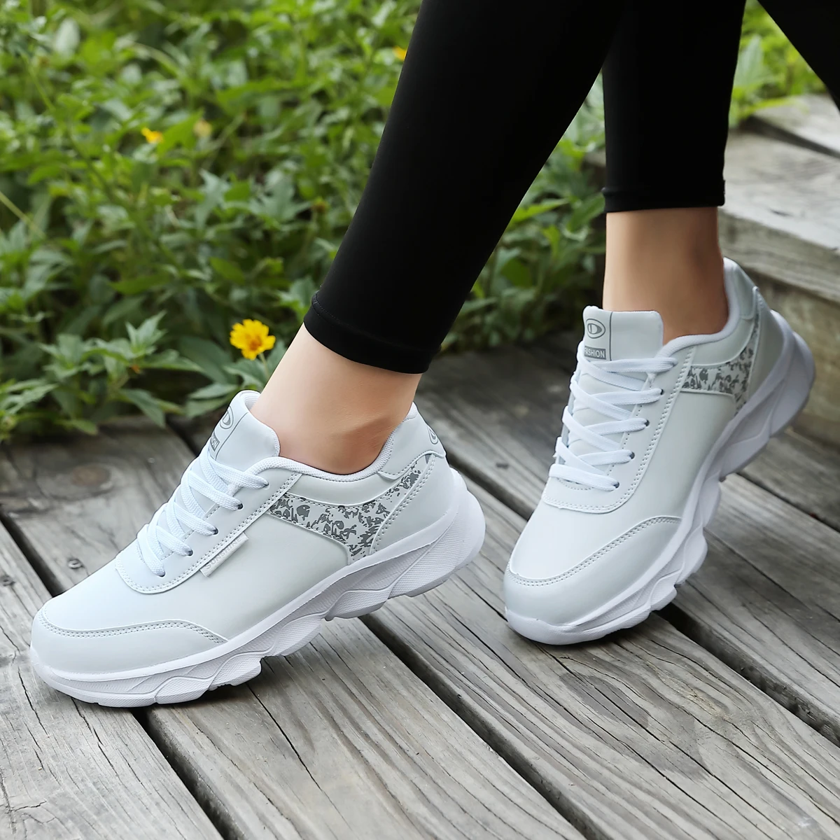 Women's Lightweight Lace-Up Casual Running Shoes, All Season Sneakers for Students Work Travel Outdoor Sports