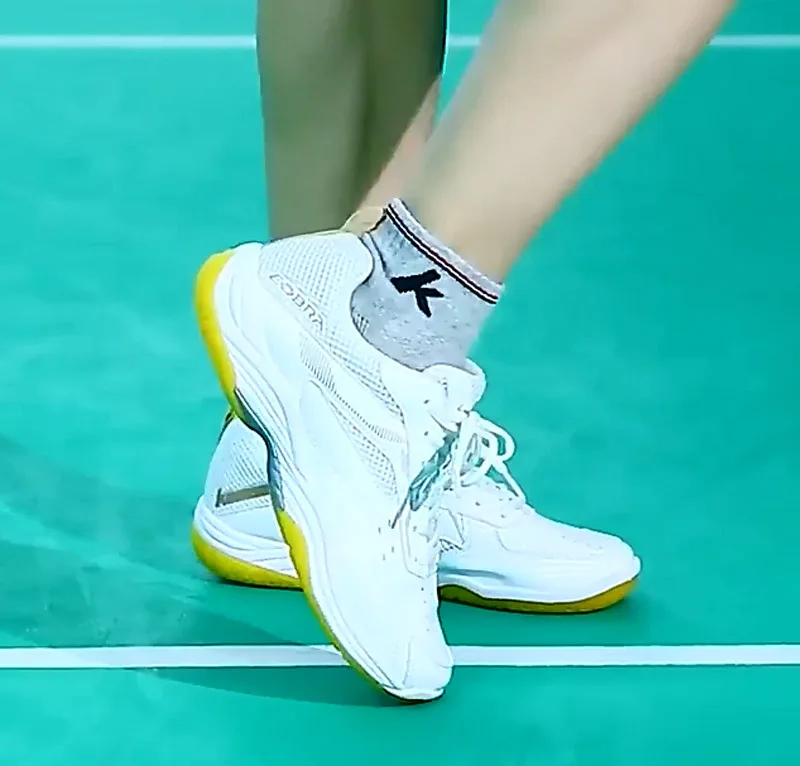 Kawasaki Mens Badminton Shoes Professional Sports Shoes for Women Breathable Indoor Court Sneakers K-086