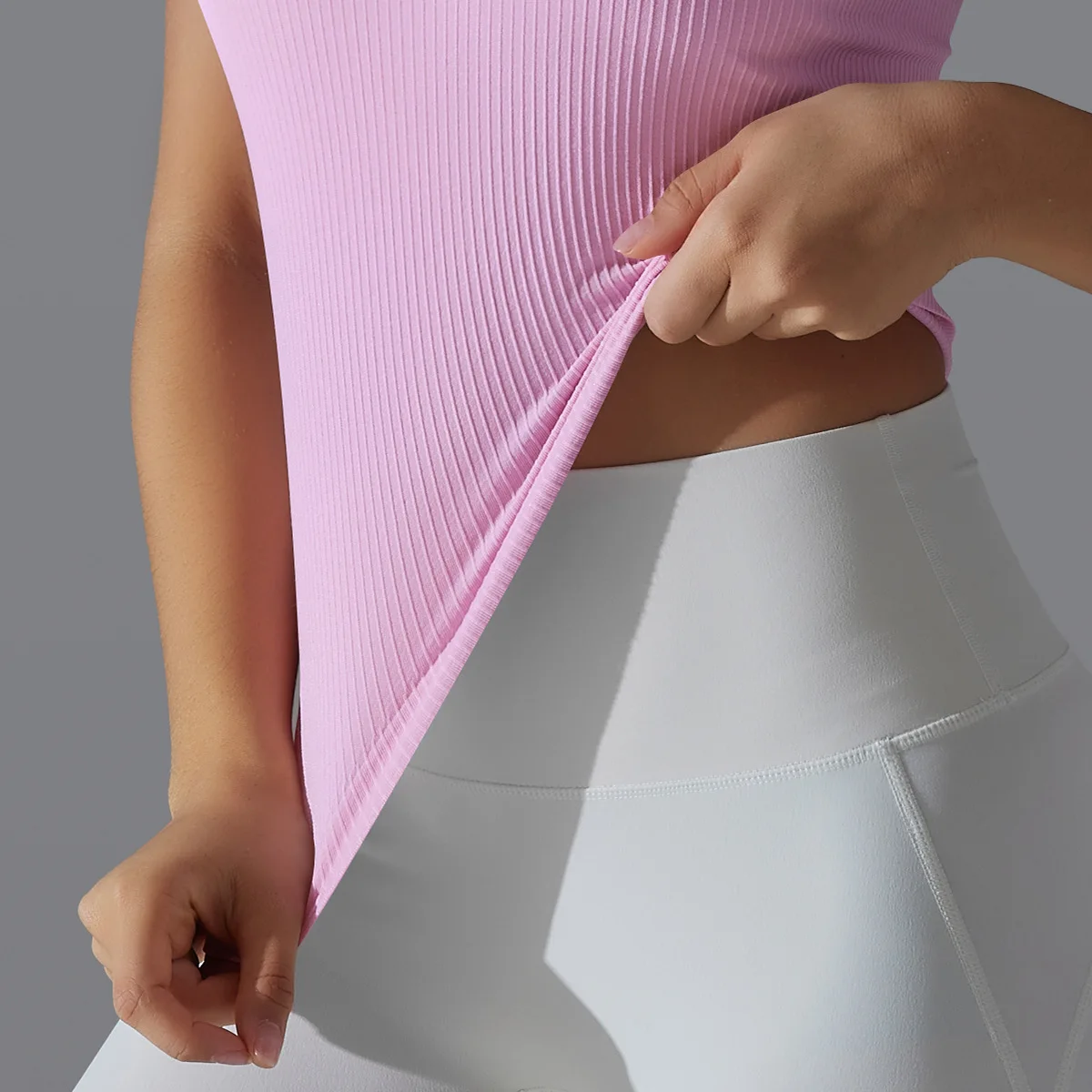 Breathable Sweat-Wicking Sports Sleeveless Tank Top, Ideal for Running, Fitness Training & Yoga