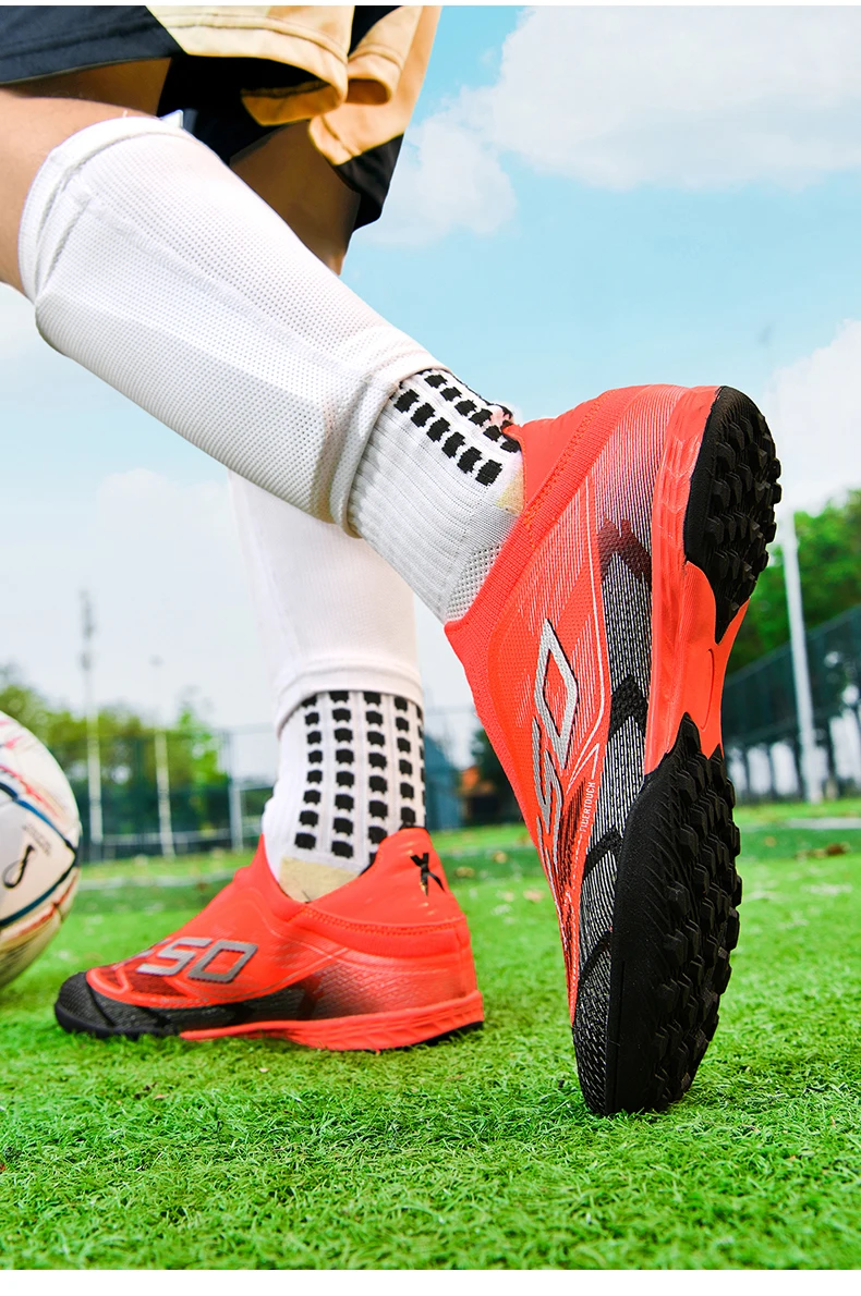 Men New Football Boots Grass Professional Original Resistant Casual Male Soccer Shoes Top Quality Ultralight Football Shoes