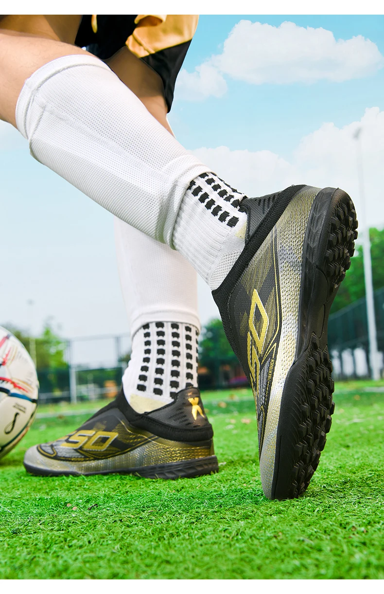 Men New Football Boots Grass Professional Original Resistant Casual Male Soccer Shoes Top Quality Ultralight Football Shoes