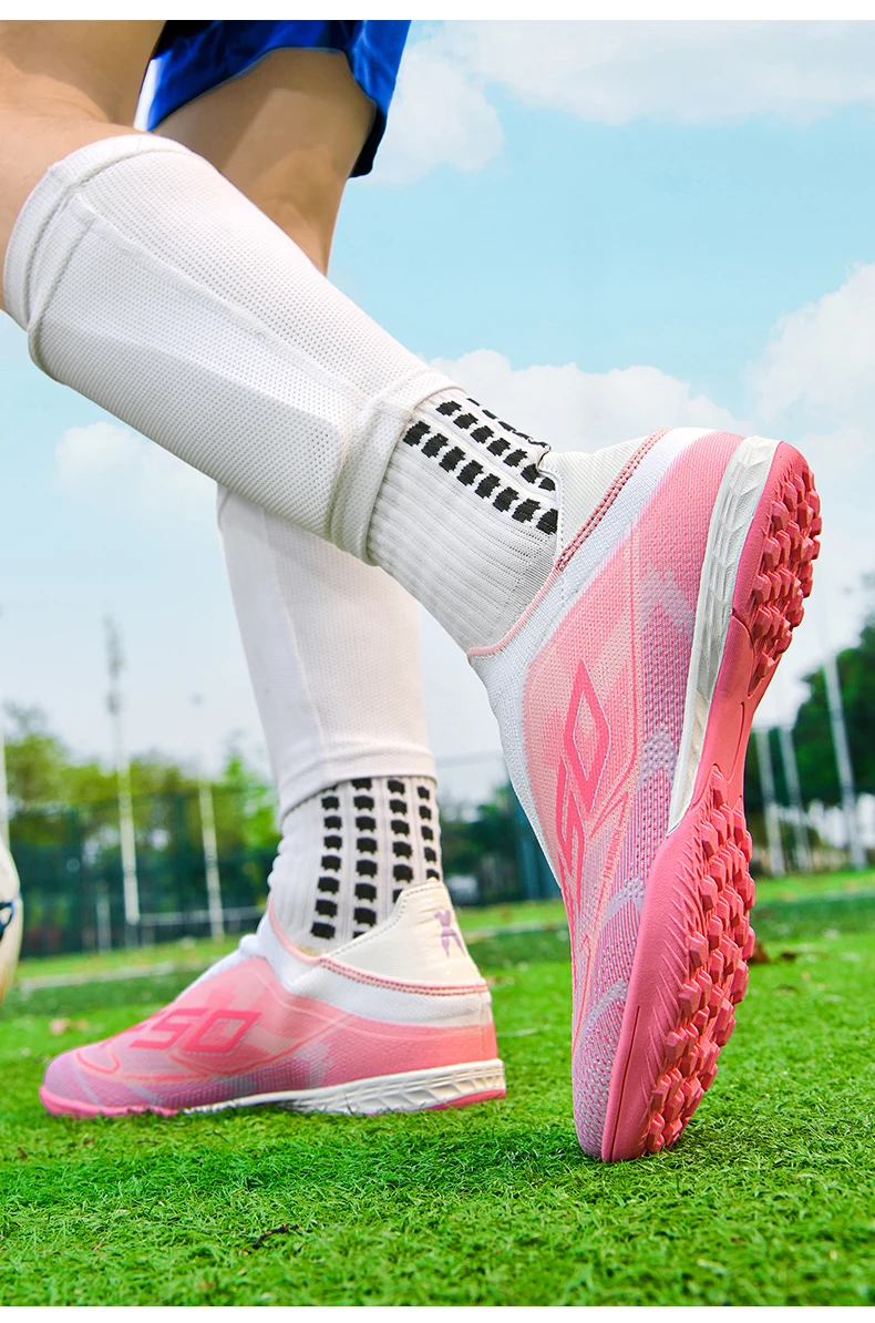 Men New Football Boots Grass Professional Original Resistant Casual Male Soccer Shoes Top Quality Ultralight Football Shoes