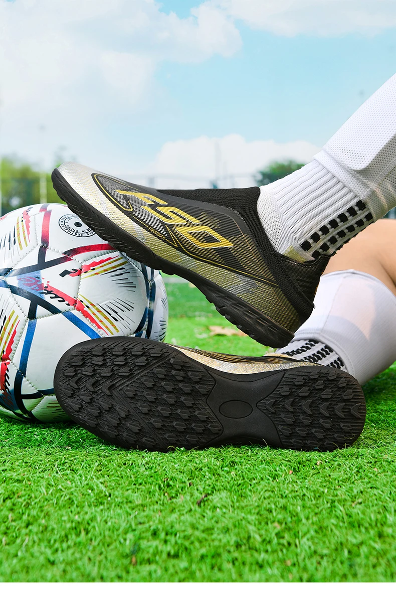 Men New Football Boots Grass Professional Original Resistant Casual Male Soccer Shoes Top Quality Ultralight Football Shoes