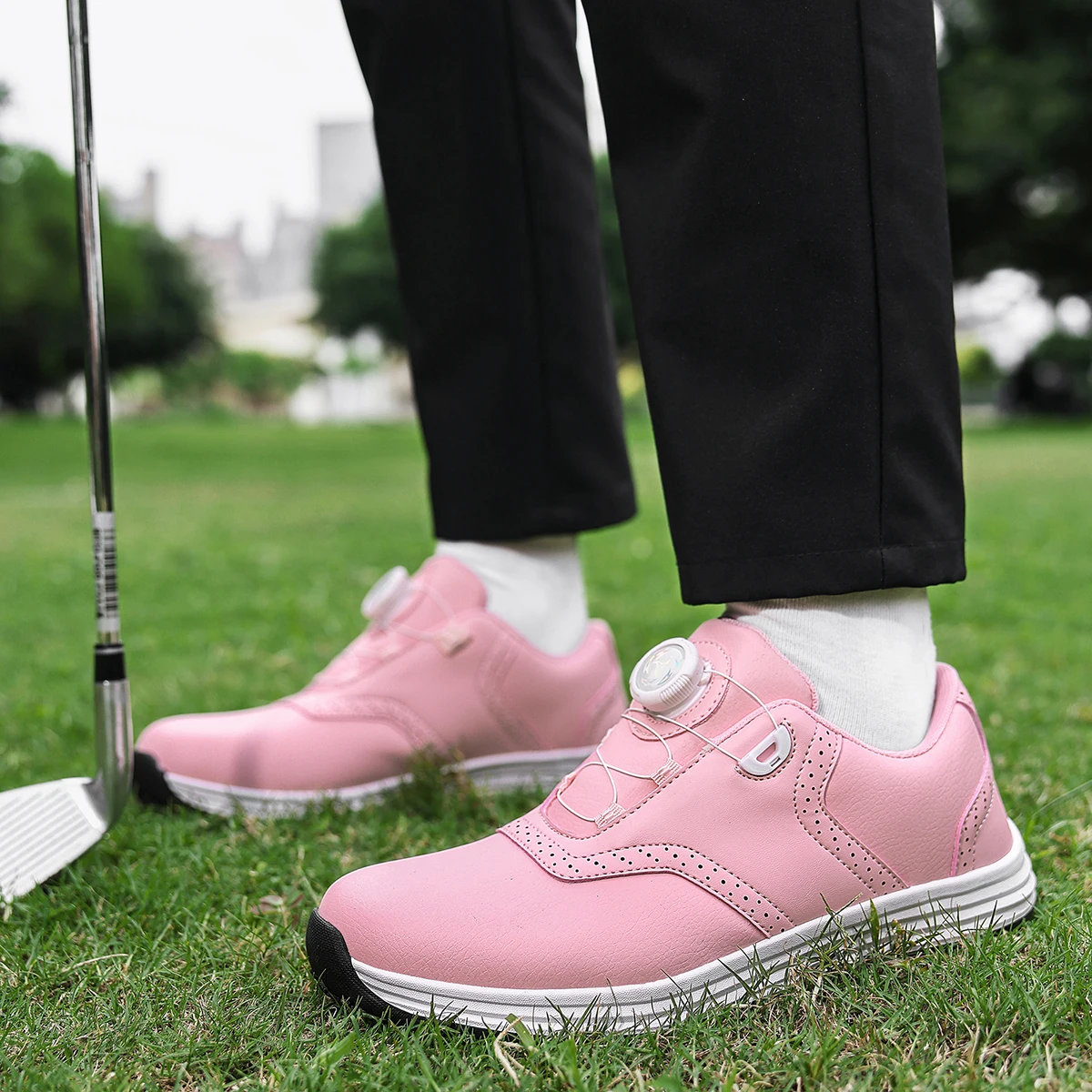 Golf Shoes for Fashionable Outdoor Use for Both Men and Women, With Anti-slip Design, Suitable for Mountain Climbing and Hiking