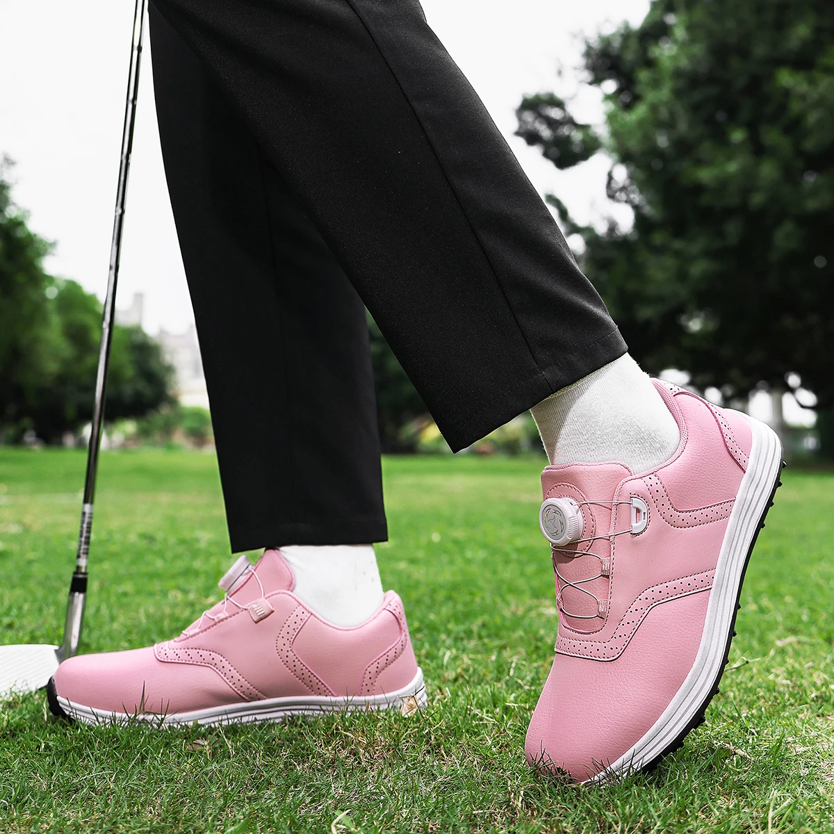 Golf Shoes for Fashionable Outdoor Use for Both Men and Women, With Anti-slip Design, Suitable for Mountain Climbing and Hiking