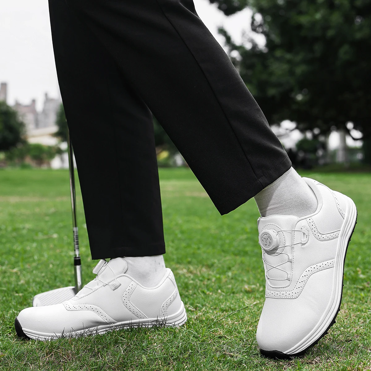 Golf Shoes for Fashionable Outdoor Use for Both Men and Women, With Anti-slip Design, Suitable for Mountain Climbing and Hiking
