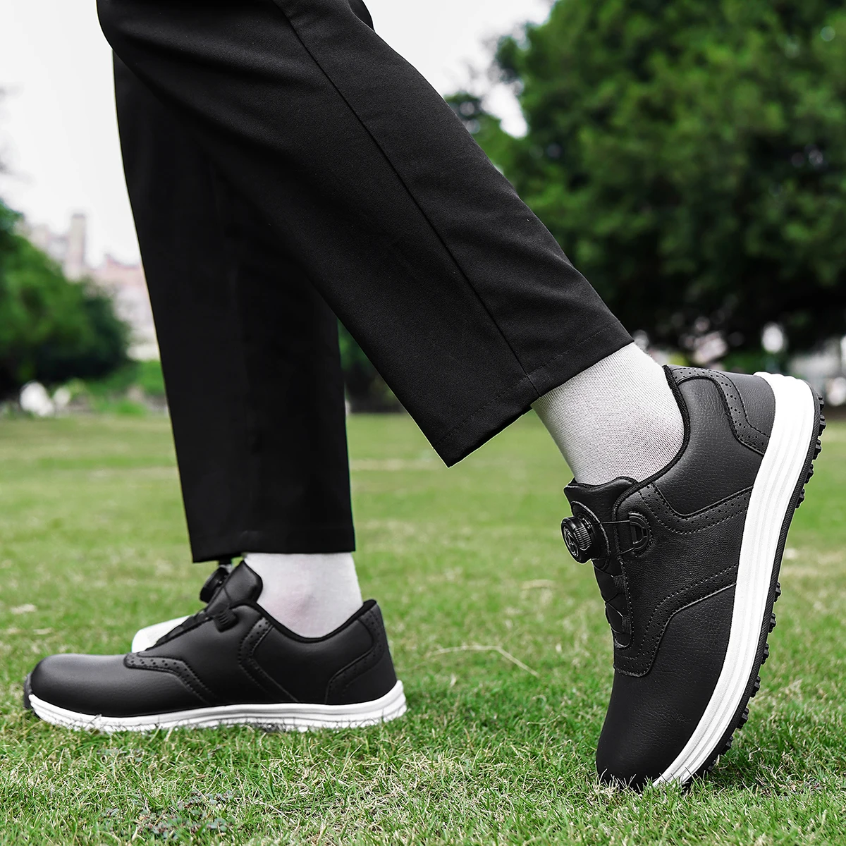 Golf Shoes for Fashionable Outdoor Use for Both Men and Women, With Anti-slip Design, Suitable for Mountain Climbing and Hiking