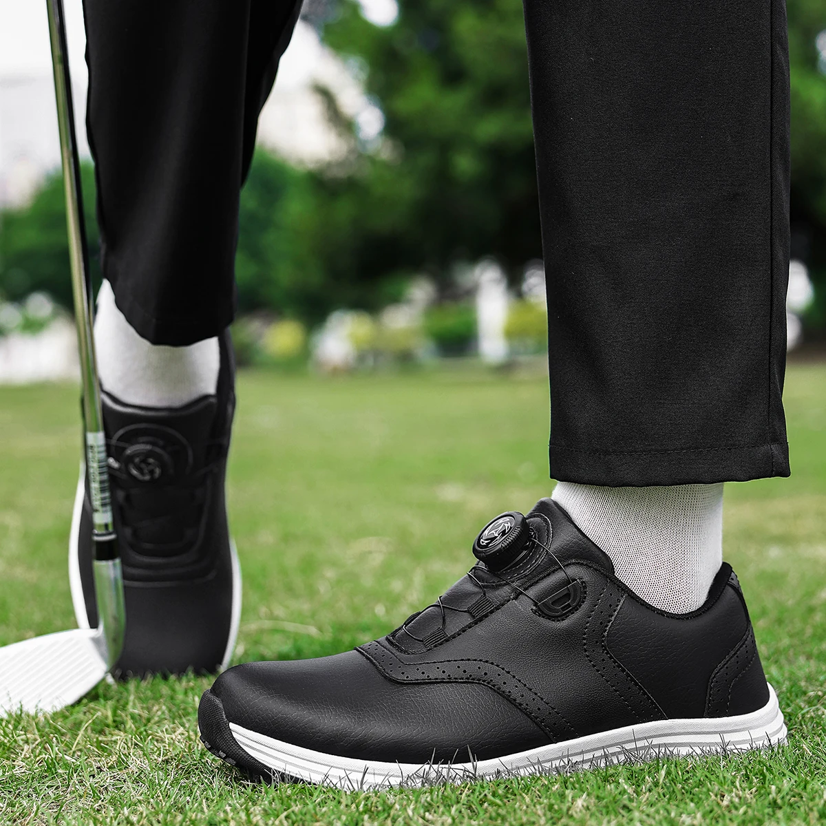 Golf Shoes for Fashionable Outdoor Use for Both Men and Women, With Anti-slip Design, Suitable for Mountain Climbing and Hiking
