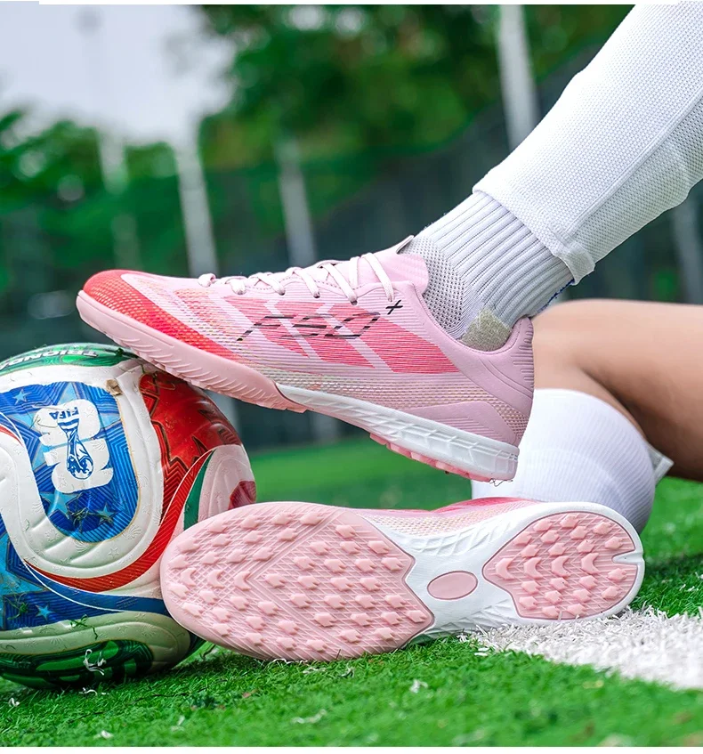 New Men Football Boots Grass Outdoor Sport Training Shoes Match Non-Slip Soccer Shoes Professional Ultralight Sneakers Unisex