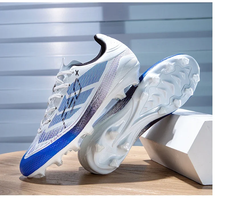 New Men Football Boots Grass Outdoor Sport Training Shoes Match Non-Slip Soccer Shoes Professional Ultralight Sneakers Unisex