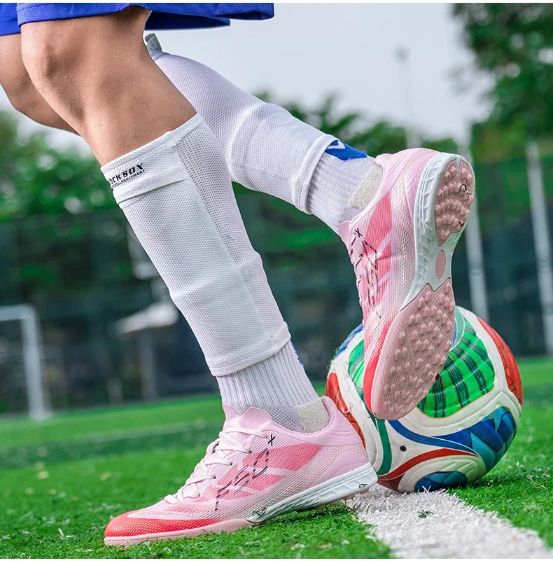 New Men Football Boots Grass Outdoor Sport Training Shoes Match Non-Slip Soccer Shoes Professional Ultralight Sneakers Unisex