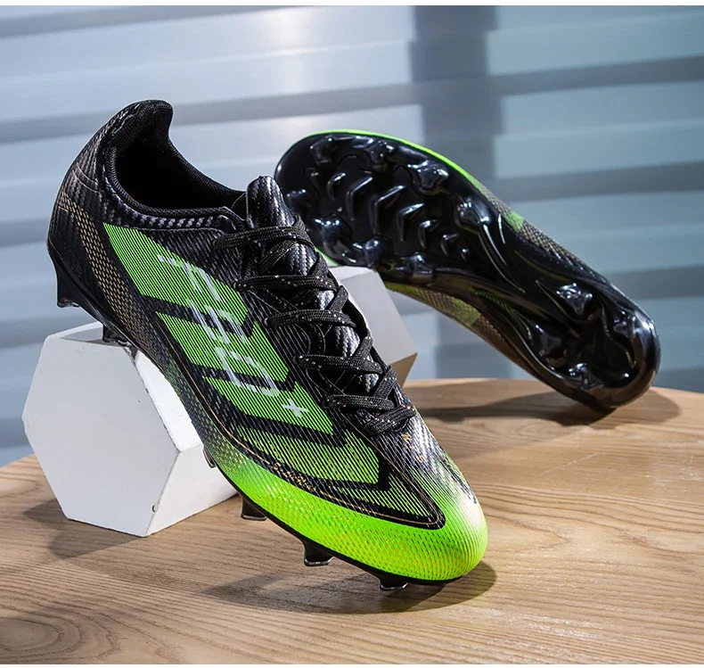 New Men Football Boots Grass Outdoor Sport Training Shoes Match Non-Slip Soccer Shoes Professional Ultralight Sneakers Unisex