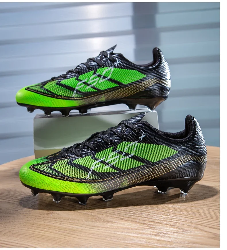 New Men Football Boots Grass Outdoor Sport Training Shoes Match Non-Slip Soccer Shoes Professional Ultralight Sneakers Unisex