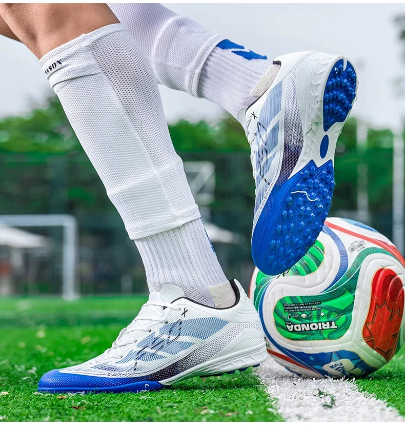 New Men Football Boots Grass Outdoor Sport Training Shoes Match Non-Slip Soccer Shoes Professional Ultralight Sneakers Unisex