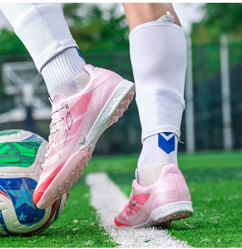 New Men Football Boots Grass Outdoor Sport Training Shoes Match Non-Slip Soccer Shoes Professional Ultralight Sneakers Unisex