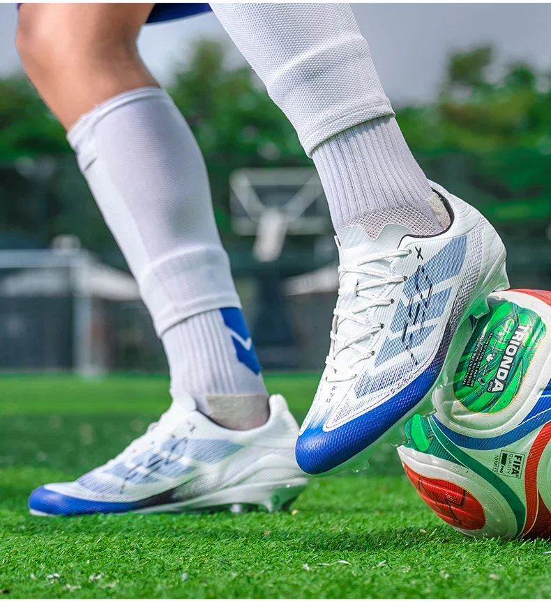 New Men Football Boots Grass Outdoor Sport Training Shoes Match Non-Slip Soccer Shoes Professional Ultralight Sneakers Unisex
