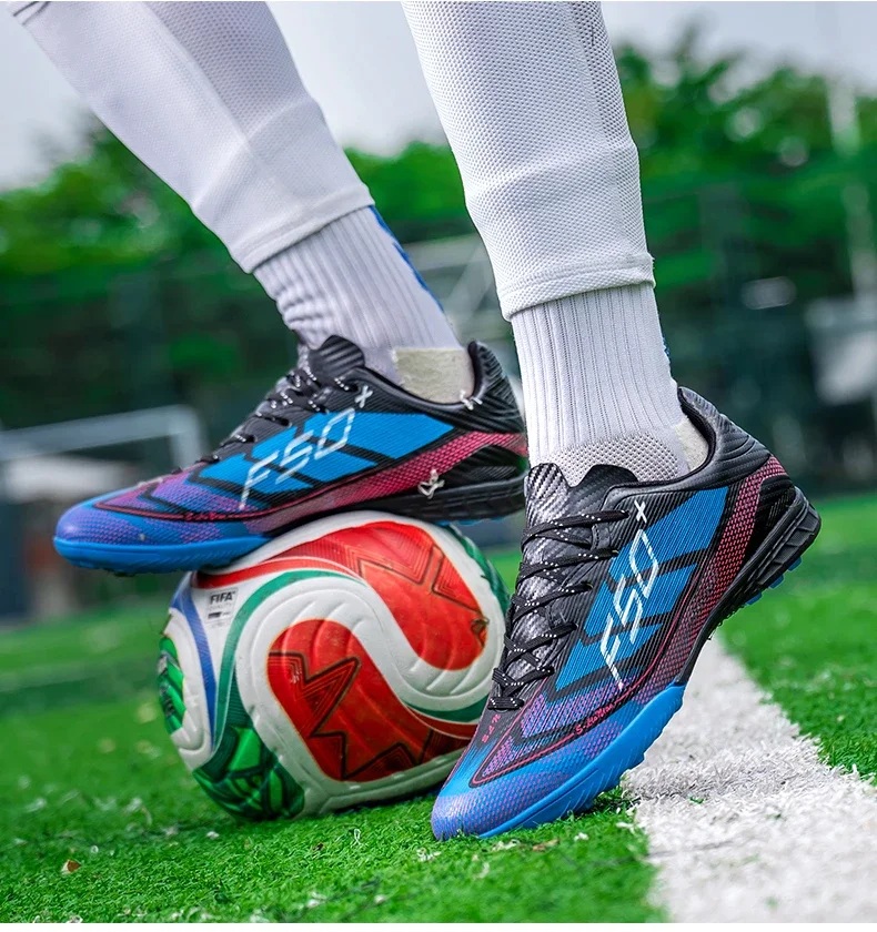 New Men Football Boots Grass Outdoor Sport Training Shoes Match Non-Slip Soccer Shoes Professional Ultralight Sneakers Unisex