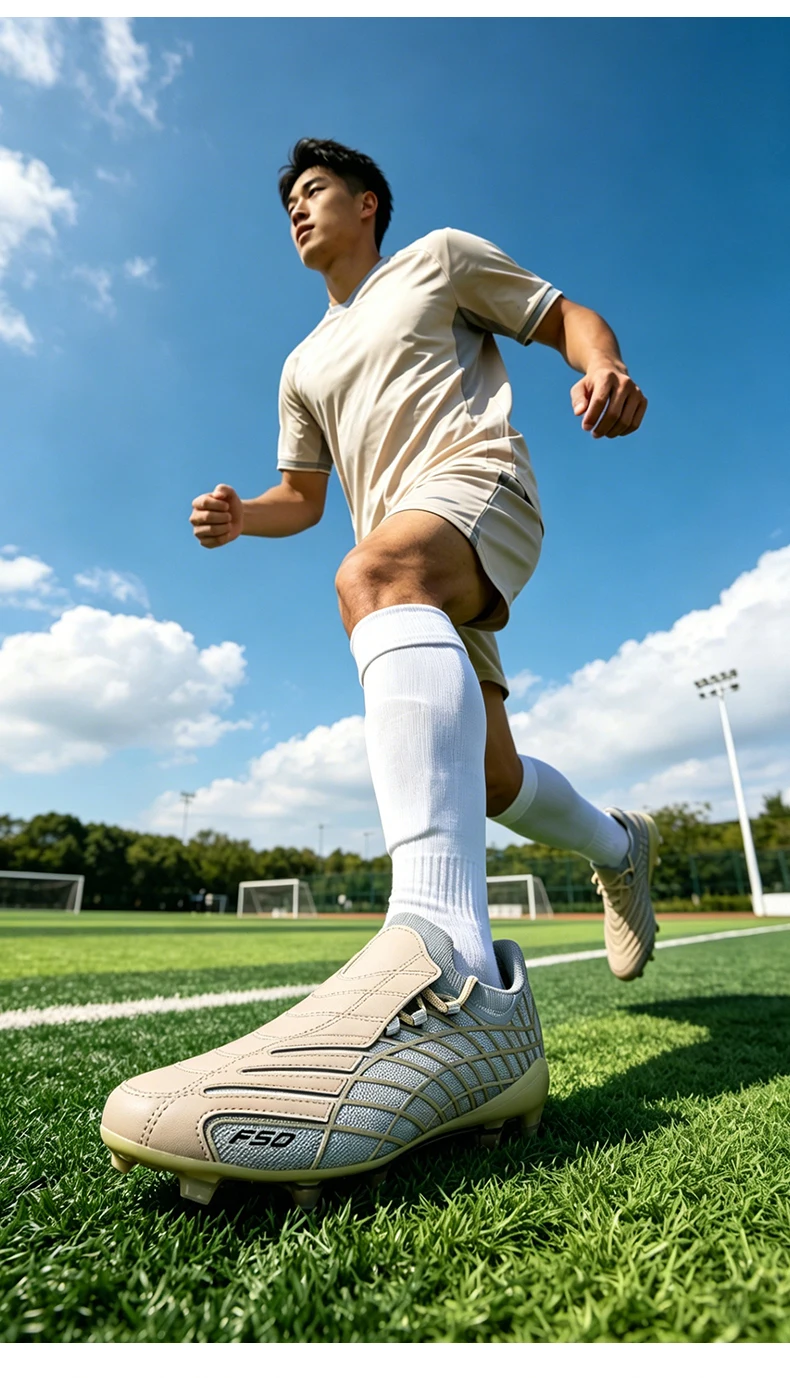 New Men Professional Soccer Shoes Non-slip Football Boots Unisex Breathable Futsal Sports New Cleats Drop Shipping Ultralight