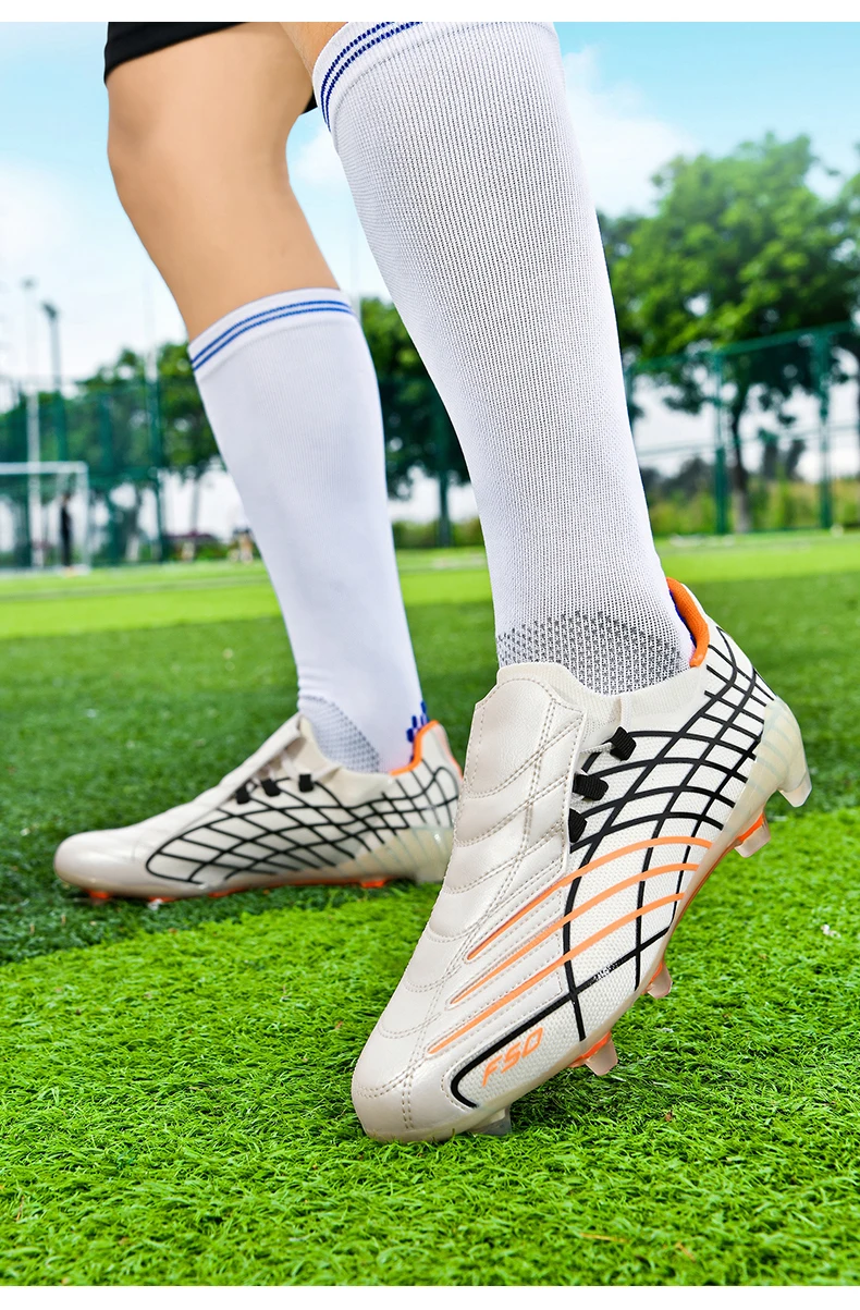 New Men Professional Soccer Shoes Non-slip Football Boots Unisex Breathable Futsal Sports New Cleats Drop Shipping Ultralight