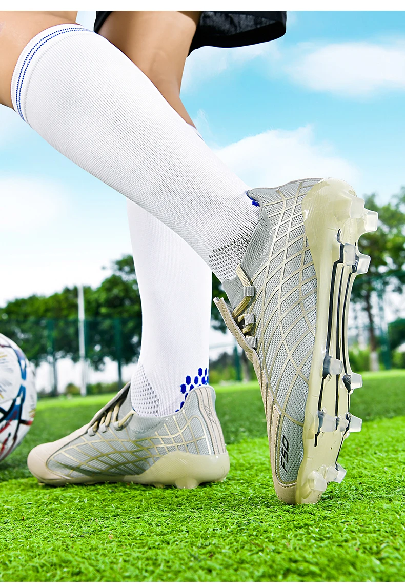 New Men Professional Soccer Shoes Non-slip Football Boots Unisex Breathable Futsal Sports New Cleats Drop Shipping Ultralight
