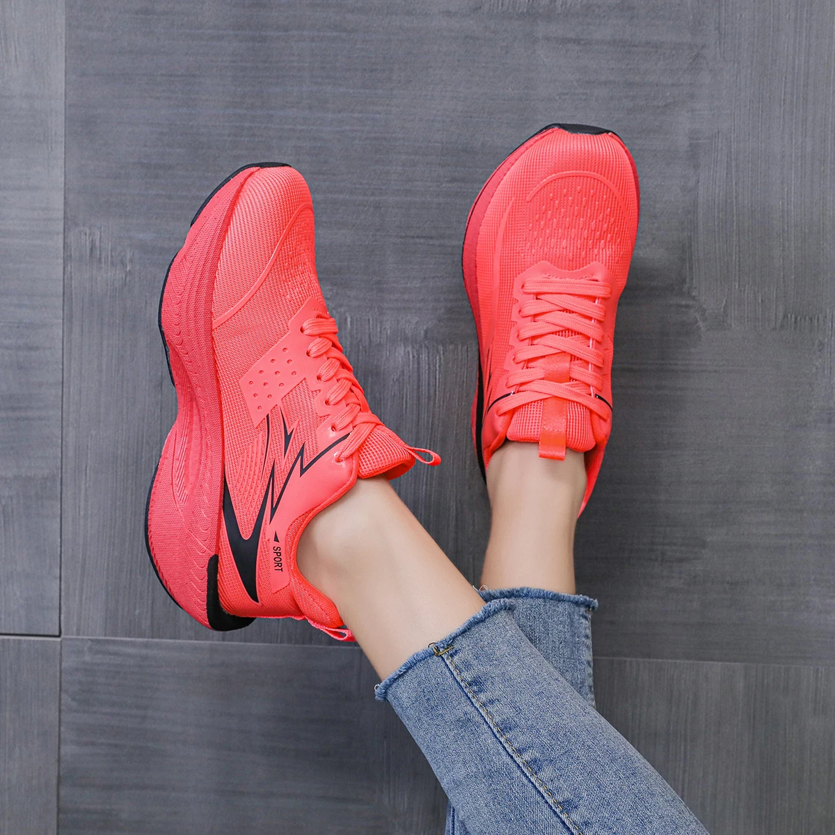 Women’s Fashion Versatile Comfortable Lightweight Running Shoes with Cushioning Technology and Carbon Plate, Unisex Competitive