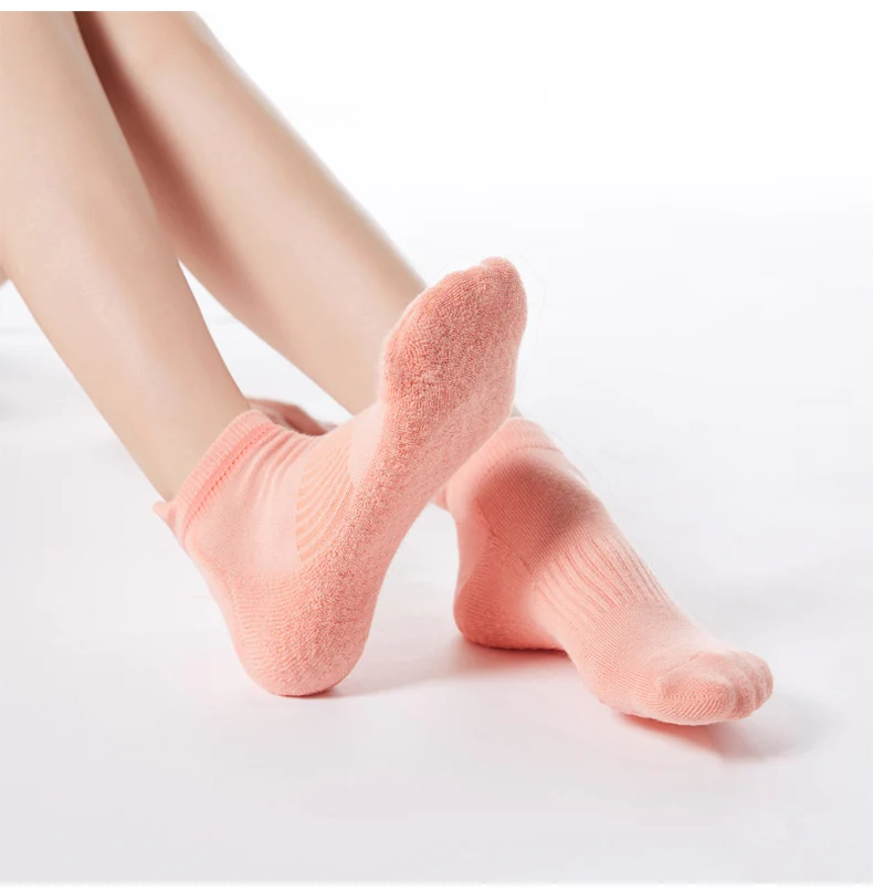 Professiona Yoga Socks for Women Non Slip Pilates Socks Grip Socks for Sports Barefoot Barre Ballet