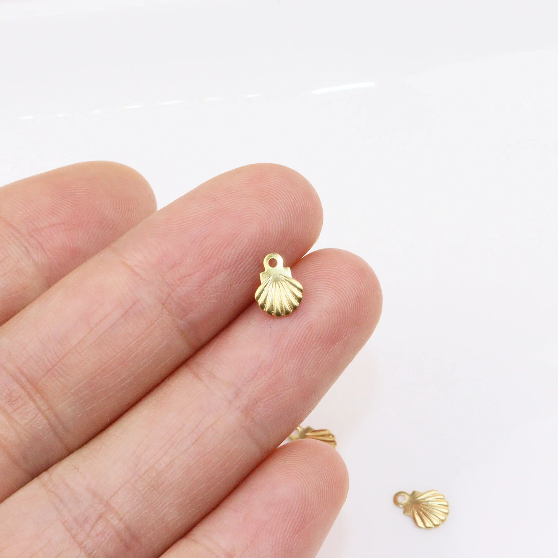 100/20pcs 6mm Wholesale StainlessSteel Mini Shell Dangling Charms DIY Anklets Earrings Bracelets Unfading Colorless 2 Colors