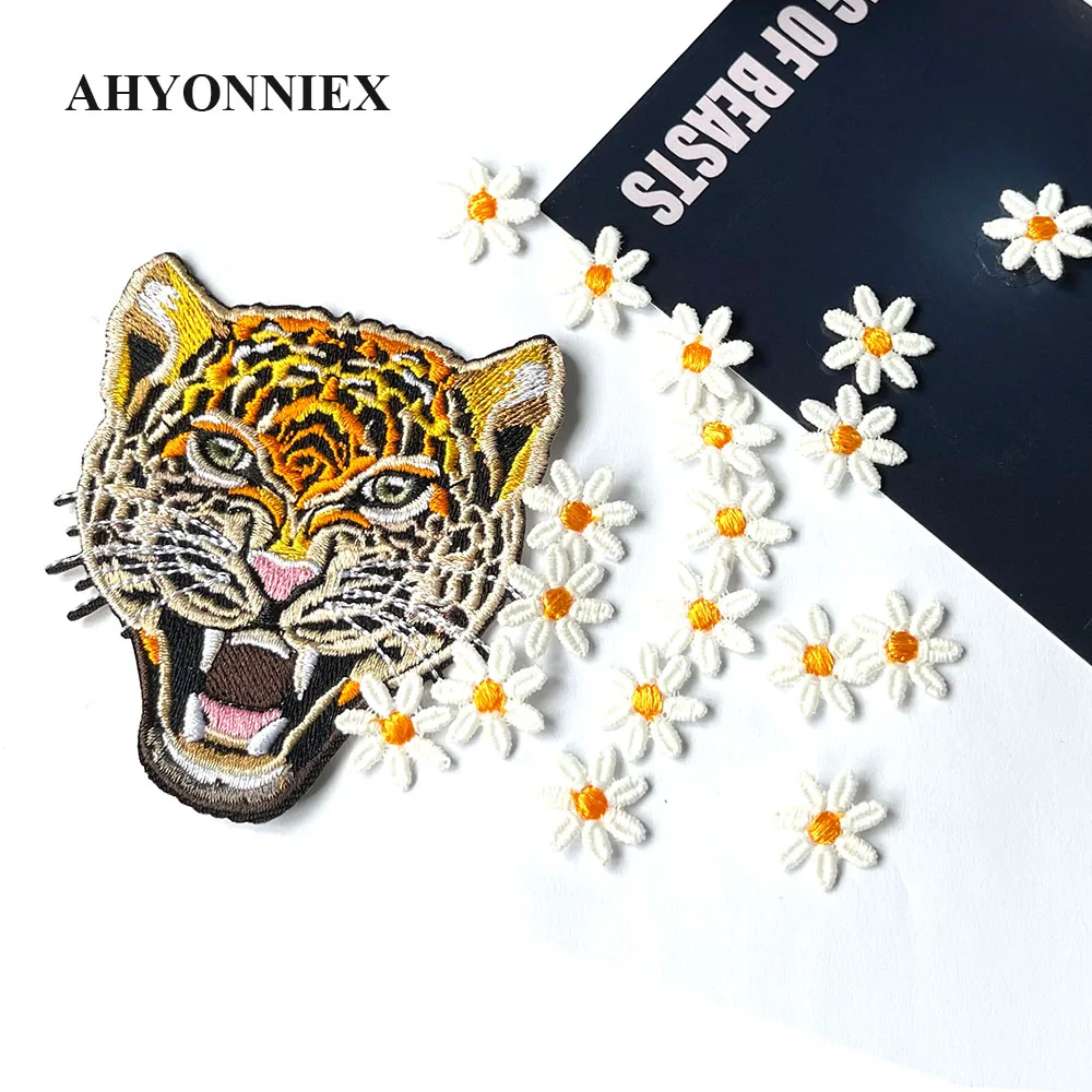 20pcs, 50pcs Mini Daisies Flower Patch Embroidered Sew on Patches for Clothing Applique DIY Hairclip Stickers On Clothes
