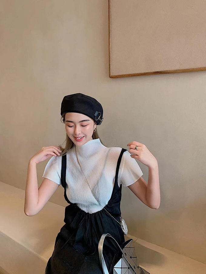 Miyake Pleated Half High Neck Profile Black T-shirts Women 2026 Summer Korean Fashion Causal Tops Designer Aesthetic Clothing