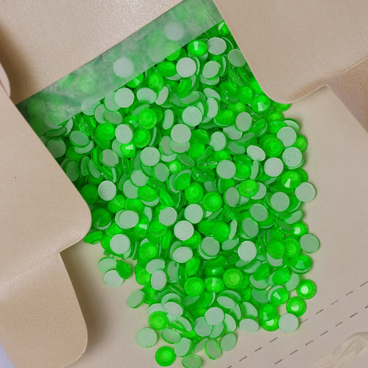 YANRUO 2058 Non Electric Neno Rhinestones Non Hot fix Fluorescent Shiny Crystal For Nails Art Decoarion Crystals