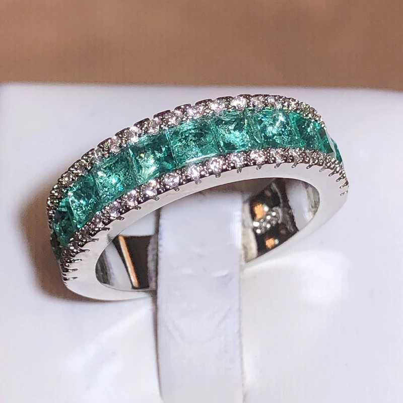 Retro Shape Rings for Women Green Zircon Sliver Color Jewelry Ring Classic Wedding Engagement Full Drill Jewelry Love Ring
