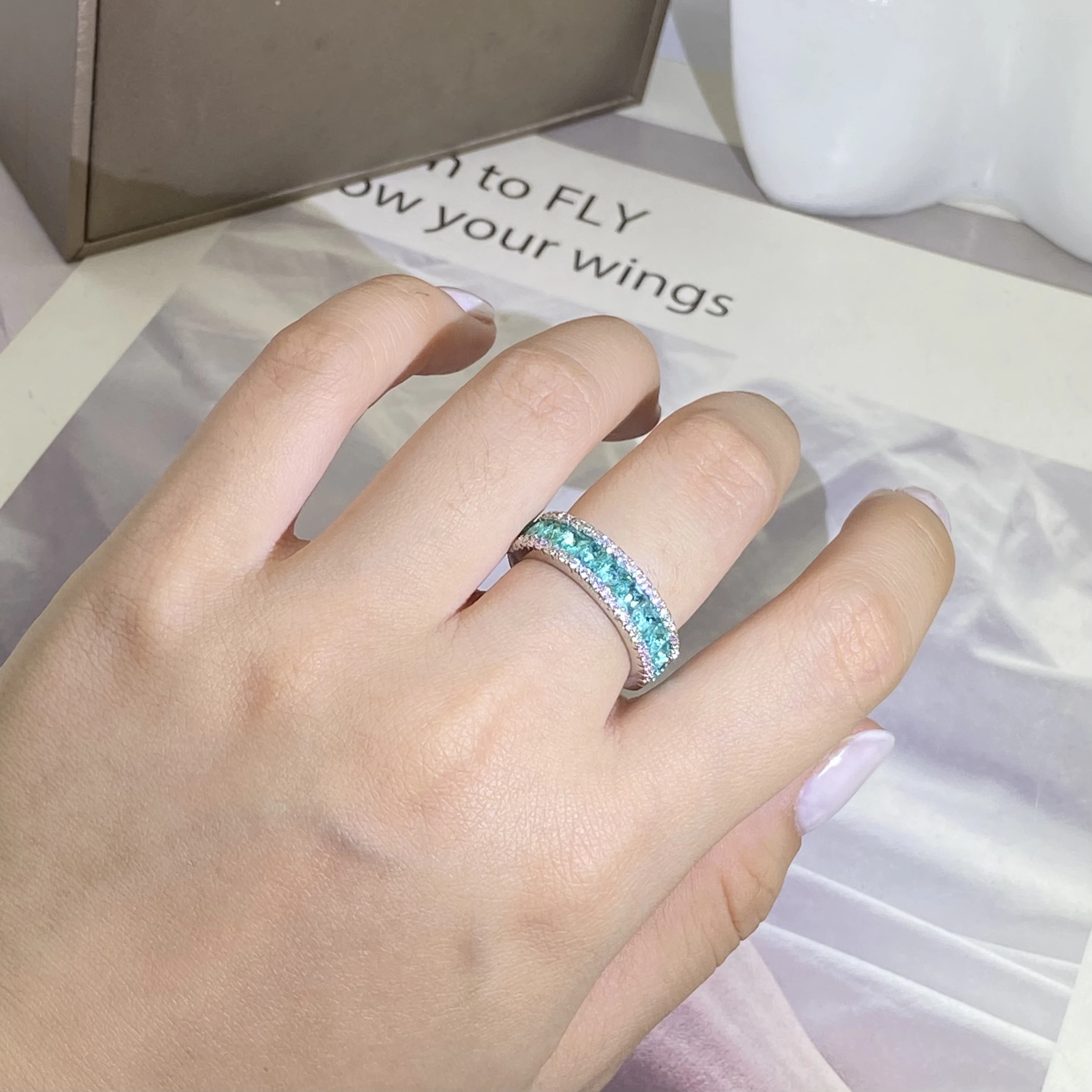 Retro Shape Rings for Women Green Zircon Sliver Color Jewelry Ring Classic Wedding Engagement Full Drill Jewelry Love Ring