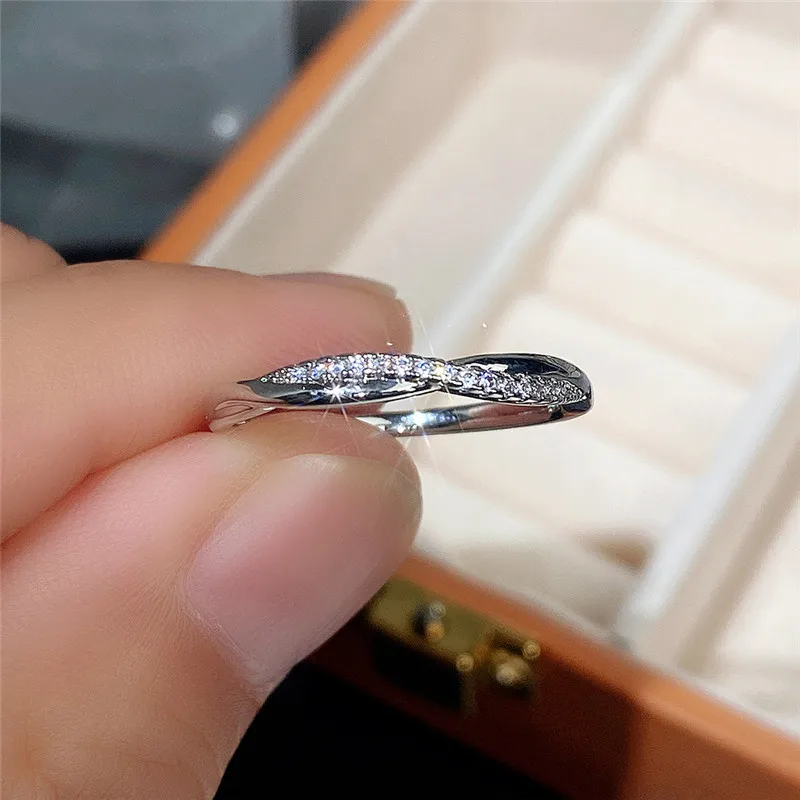 Huitan Fashion Contracted Design Women's Ring with Brilliant White Cubic Zirconia Wedding Party Daily Wearable Statement Jewelry