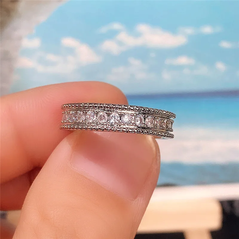 Huitan Fashion Contracted Design Women's Ring with Brilliant White Cubic Zirconia Wedding Party Daily Wearable Statement Jewelry
