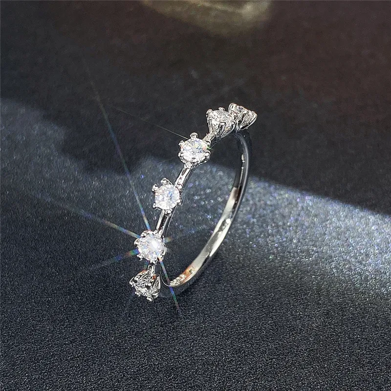Huitan Fashion Contracted Design Women's Ring with Brilliant White Cubic Zirconia Wedding Party Daily Wearable Statement Jewelry