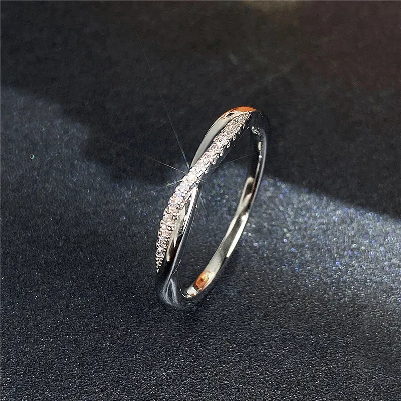 Huitan Fashion Contracted Design Women's Ring with Brilliant White Cubic Zirconia Wedding Party Daily Wearable Statement Jewelry