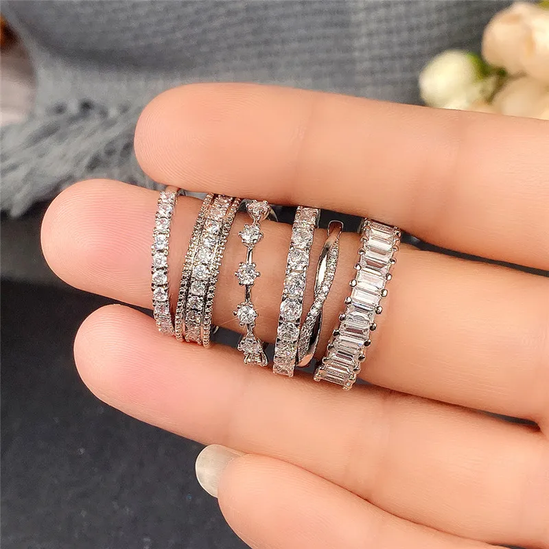 Huitan Fashion Contracted Design Women's Ring with Brilliant White Cubic Zirconia Wedding Party Daily Wearable Statement Jewelry
