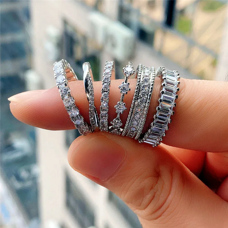 Huitan Fashion Contracted Design Women's Ring with Brilliant White Cubic Zirconia Wedding Party Daily Wearable Statement Jewelry