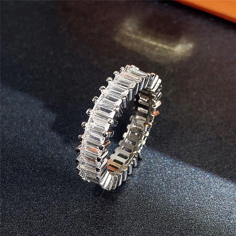 Huitan Fashion Contracted Design Women's Ring with Brilliant White Cubic Zirconia Wedding Party Daily Wearable Statement Jewelry