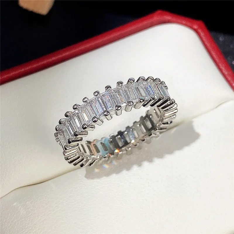 Huitan Fashion Contracted Design Women's Ring with Brilliant White Cubic Zirconia Wedding Party Daily Wearable Statement Jewelry