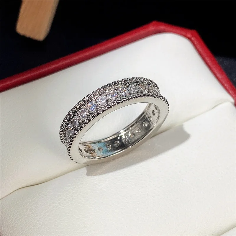 Huitan Fashion Contracted Design Women's Ring with Brilliant White Cubic Zirconia Wedding Party Daily Wearable Statement Jewelry