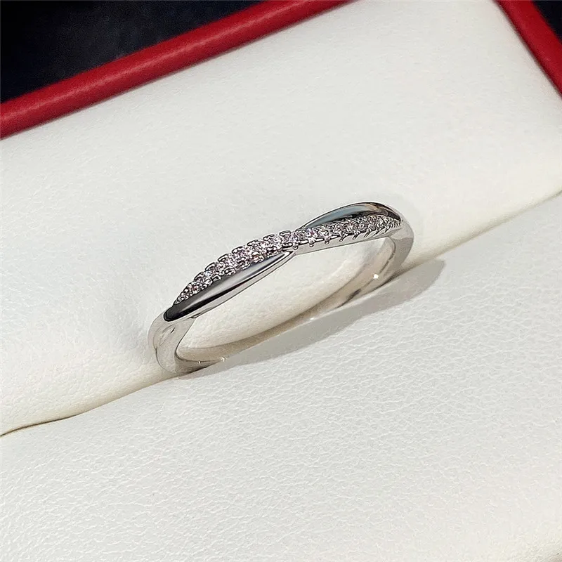 Huitan Fashion Contracted Design Women's Ring with Brilliant White Cubic Zirconia Wedding Party Daily Wearable Statement Jewelry