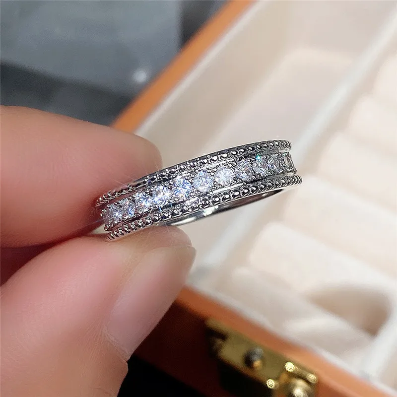 Huitan Fashion Contracted Design Women's Ring with Brilliant White Cubic Zirconia Wedding Party Daily Wearable Statement Jewelry