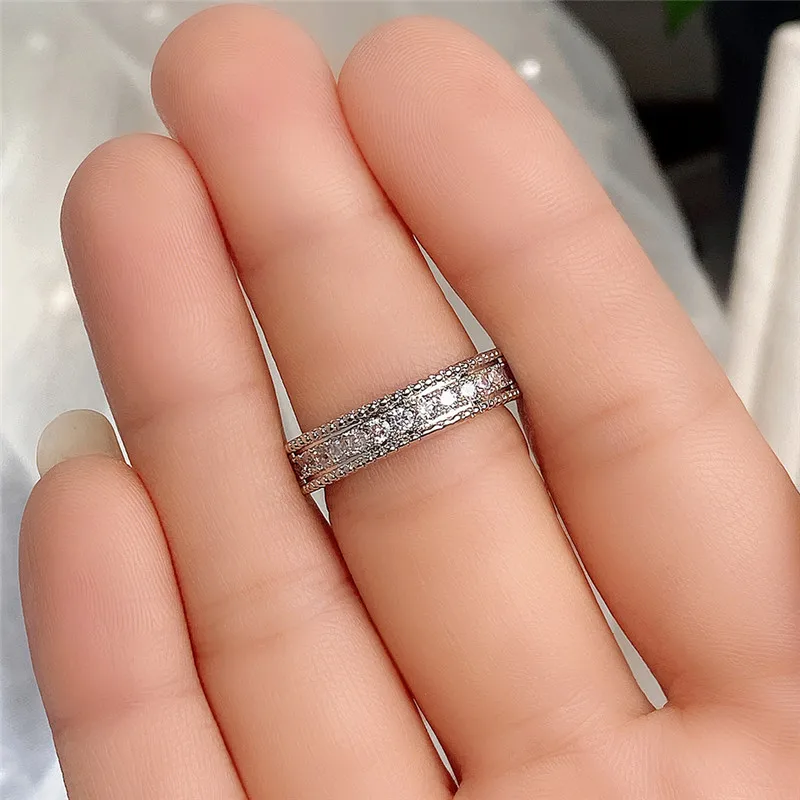 Huitan Fashion Contracted Design Women's Ring with Brilliant White Cubic Zirconia Wedding Party Daily Wearable Statement Jewelry